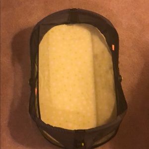 BRICA By Munchkin Fold and Go Travel Bassinet